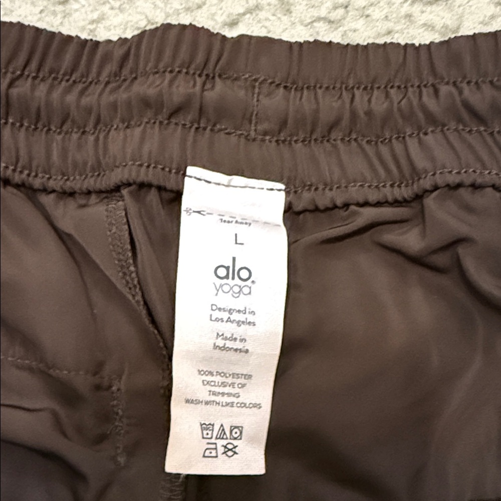 ALO Yoga Chocolate Brown Snap Pants
